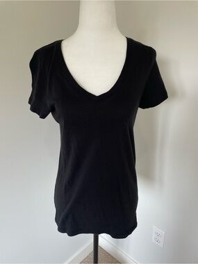 Gap Factory Favorite Black Short Sleeve V Neck Tee Shirt- Size Small